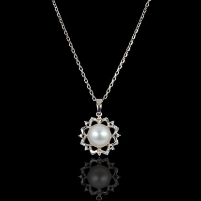 Fleur de Neige Necklace | Fresh Water Pearl | 18K Gold