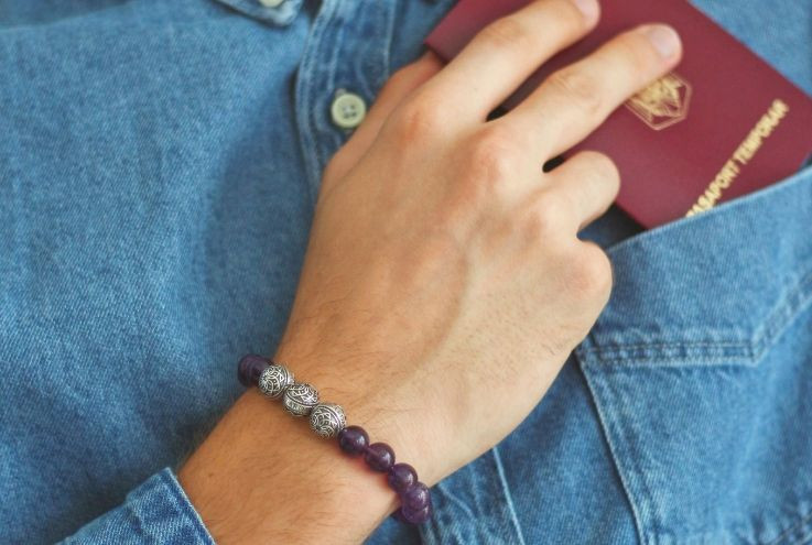 5 essential semi-precious stone bracelets for travelers